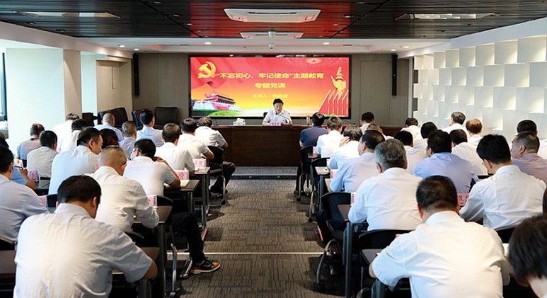熊良虎在讲主题教育党课时指出：不忘初心铸党魂、切记使命勇继承，，永做新时代高质量生长的奋斗者