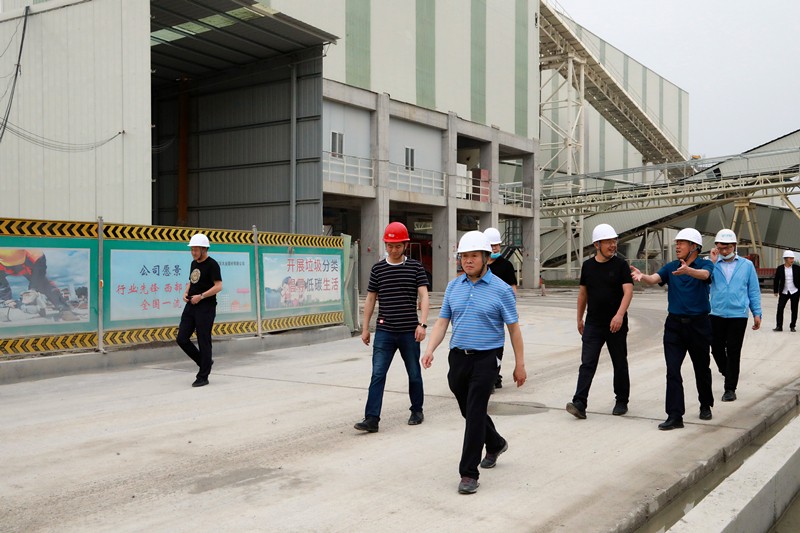 熊良虎在重庆市中科大业集团考察时强调：坚持生态优先战略，，念好生态经、走好扶贫路