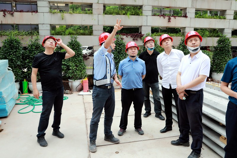 熊良虎在重庆市中科大业集团考察时强调：坚持生态优先战略，，念好生态经、走好扶贫路