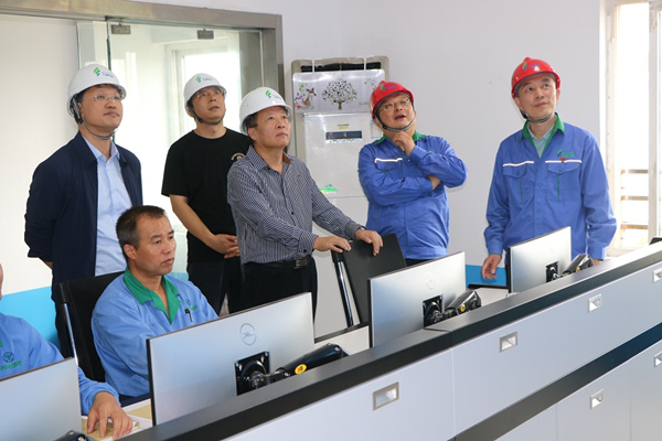 顾峰到三秦环保股份公司下属省危废处理中心检查指导事情(1)_副本.jpg