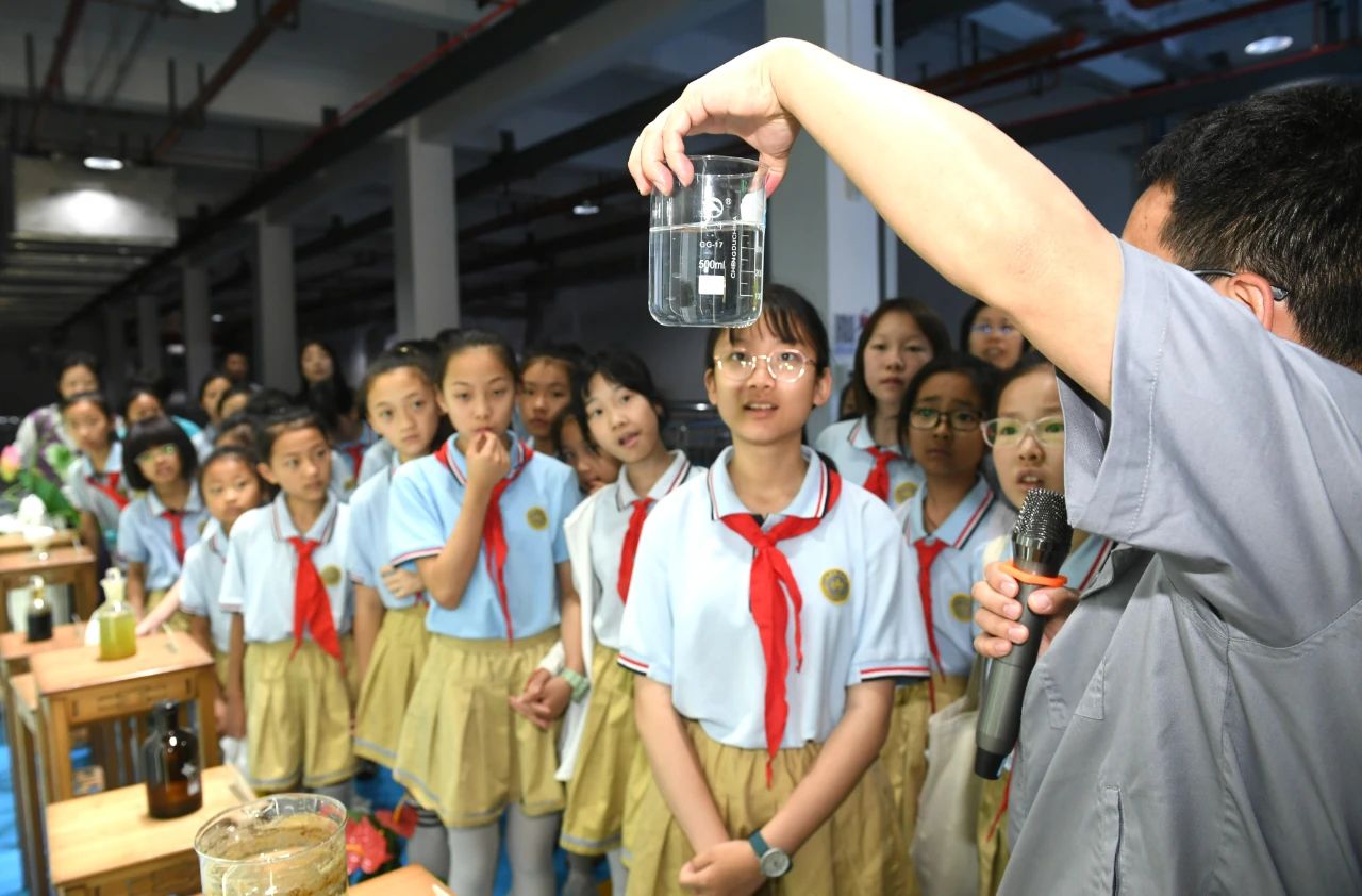 西安宣布｜小学生走进9888拉斯维加斯集团白鹿原水生态中心开启污水“再生”探秘之旅