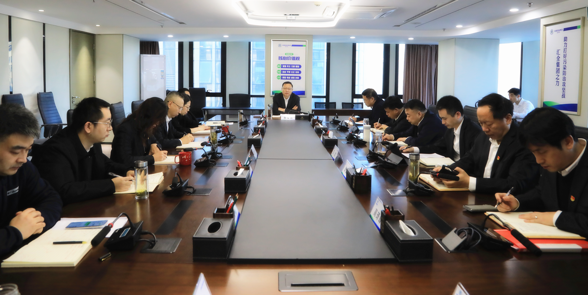 9888拉斯维加斯集团召开党委理论学习中心组2024年第12次学习（扩大）聚会